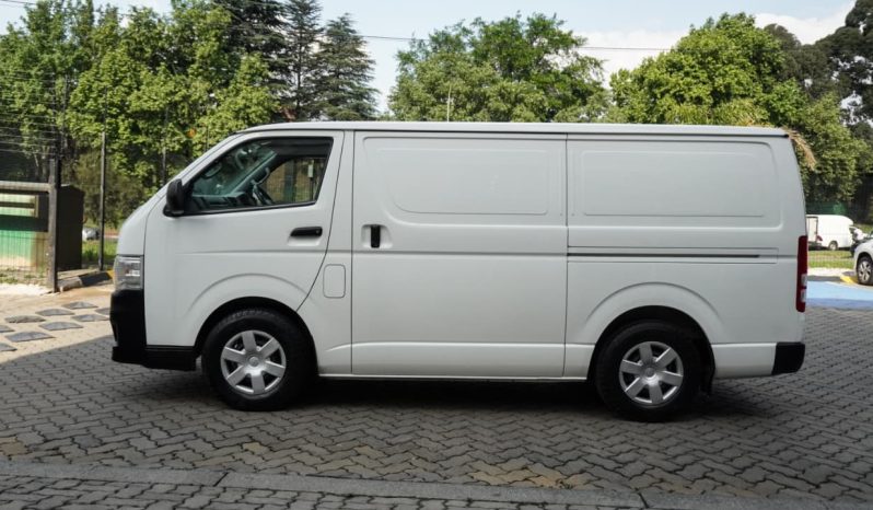 
								Toyota Quantum 2.7 Panel Van full									
