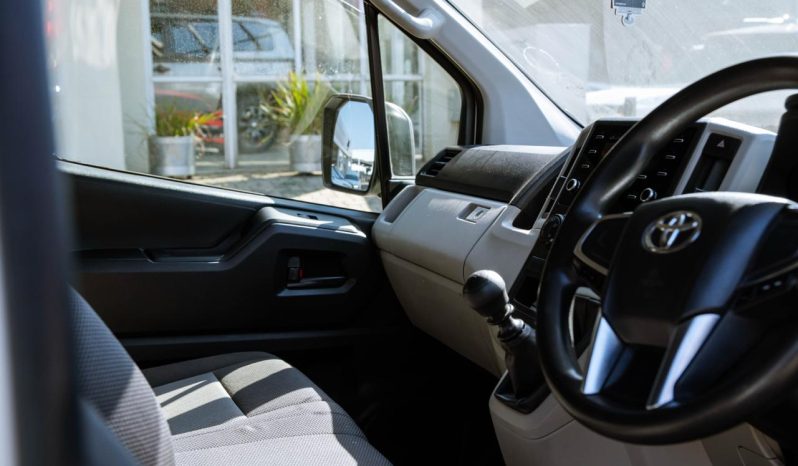 
								Toyota Quantum 2.8 LWB Panel Van full									
