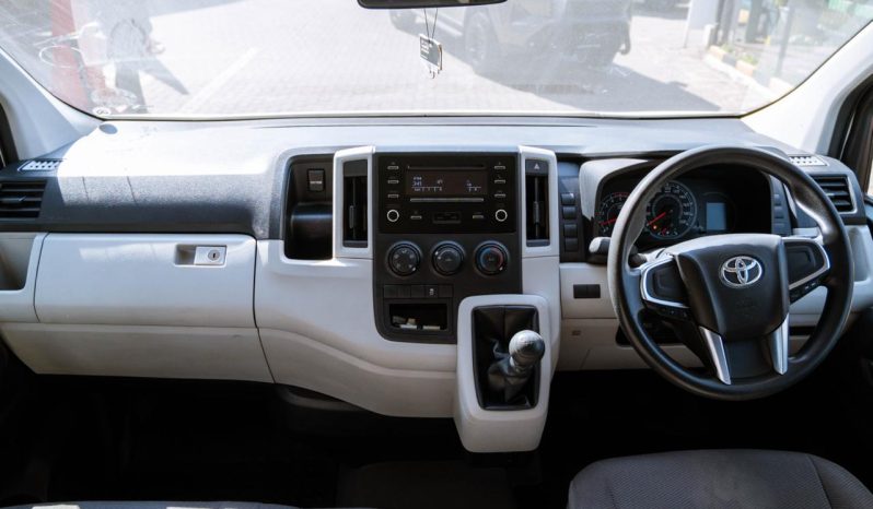 
								Toyota Quantum 2.8 LWB Panel Van full									