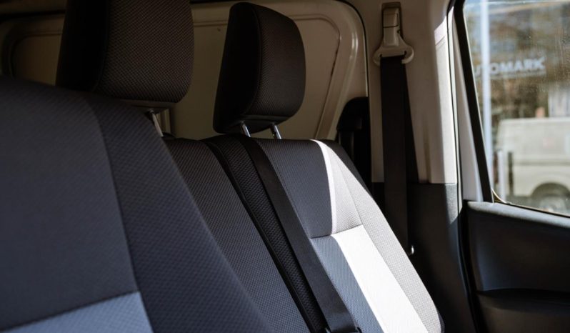 
								Toyota Quantum 2.8 LWB Panel Van full									