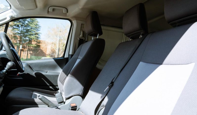 
								Toyota Quantum 2.8 LWB Panel Van full									