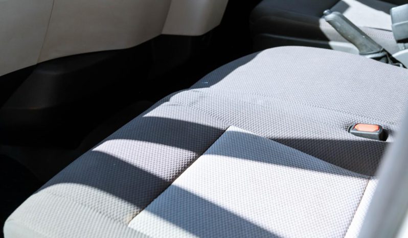 
								Toyota Quantum 2.8 LWB Panel Van full									