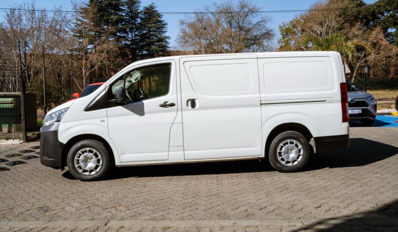 
								Toyota Quantum 2.8 LWB Panel Van full									