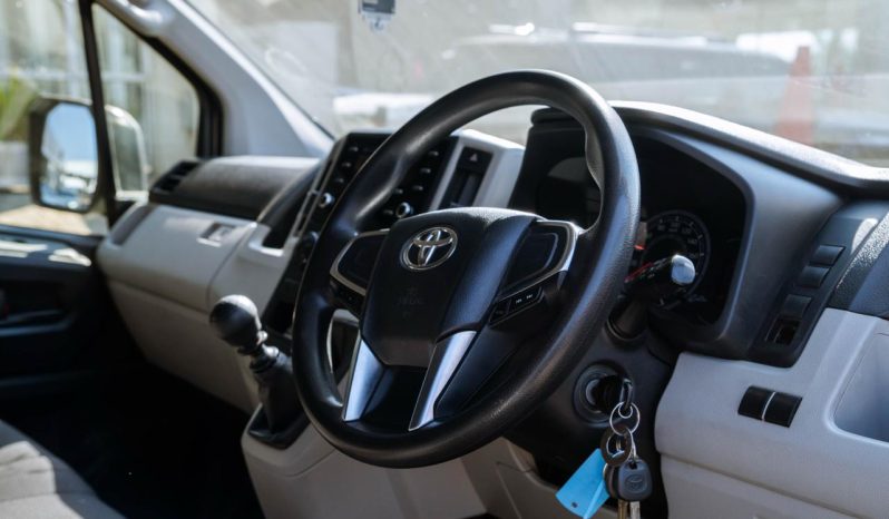 
								Toyota Quantum 2.8 LWB Panel Van full									