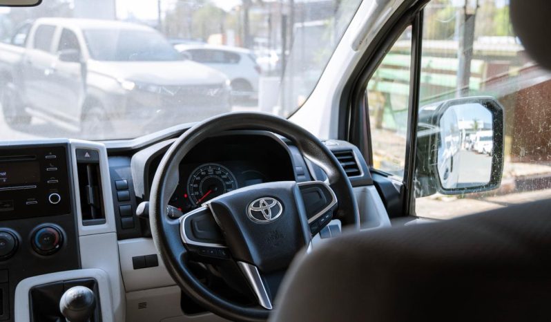 
								Toyota Quantum 2.8 LWB Panel Van full									