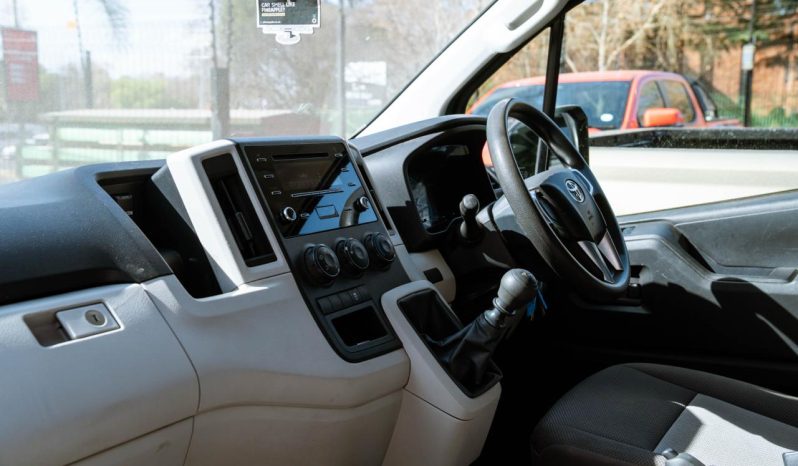 
								Toyota Quantum 2.8 LWB Panel Van full									
