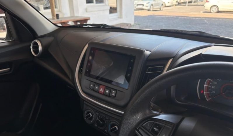 
								TOYOTA VITZ 1.0 XR MT full									