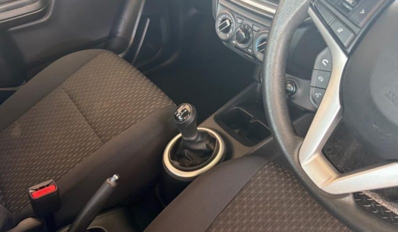 
								TOYOTA VITZ 1.0 XR MT full									