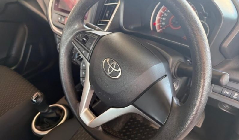 
								TOYOTA VITZ 1.0 XR MT full									