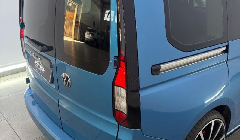 
								Volkswagen Caddy 5 Kombi 1.6I full									
