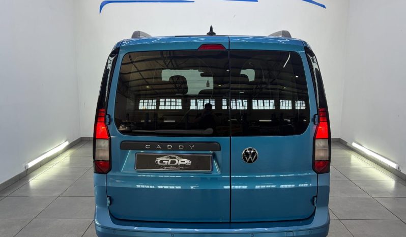 
								Volkswagen Caddy 5 Kombi 1.6I full									