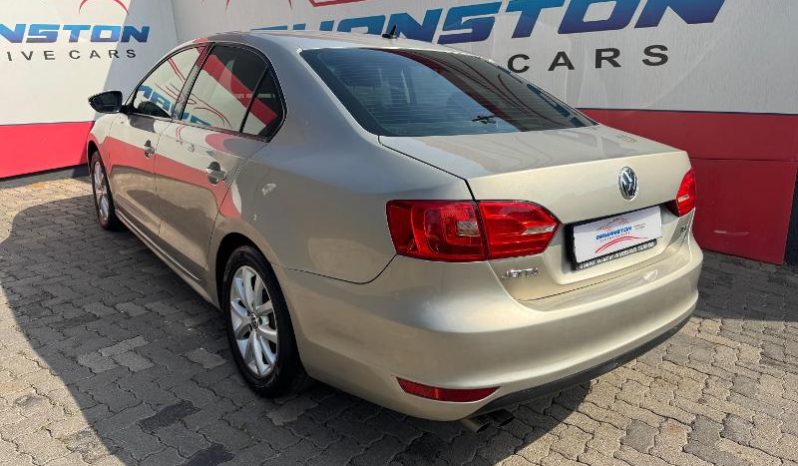 
								Volkswagen Jetta VI 1.4 Tsi Comfortline Dsg full									