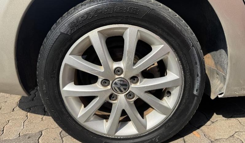
								Volkswagen Jetta VI 1.4 Tsi Comfortline Dsg full									