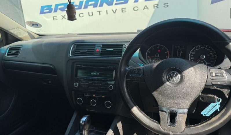 
								Volkswagen Jetta VI 1.4 Tsi Comfortline Dsg full									