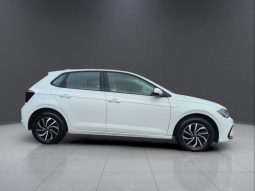 
										VOLKSWAGEN POLO HATCH 1.0 TSI LIFE full									