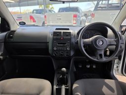 
										Volkswagen Polo Vivo Hatch 1.4 Conceptline full									