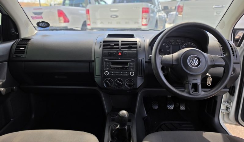 
								Volkswagen Polo Vivo Hatch 1.4 Conceptline full									