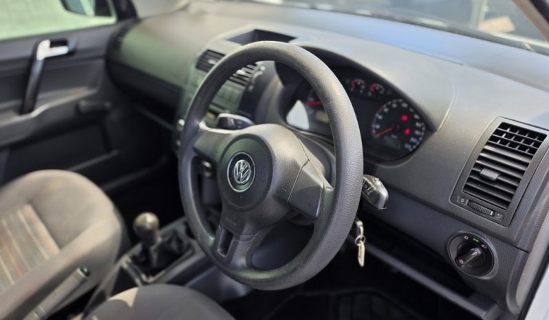
								Volkswagen Polo Vivo Hatch 1.4 Conceptline full									