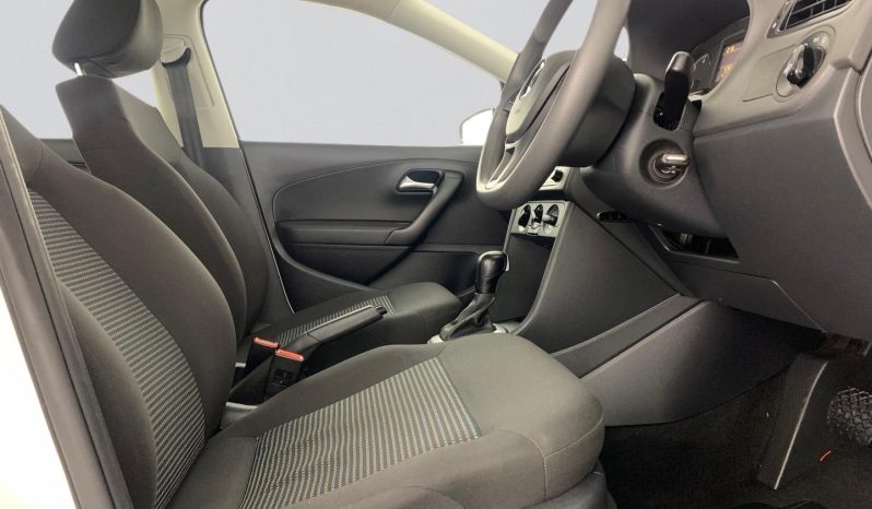 
								Volkswagen Polo Vivo Hatch 1.6 Comfortline Tiptronic full									