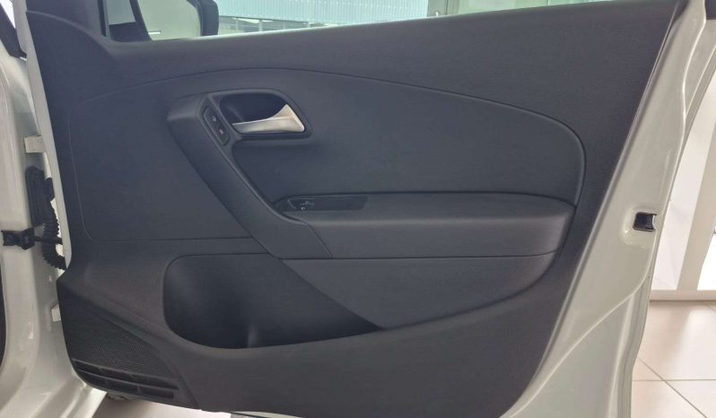 
								Volkswagen POLO VIVO POLO VIVO 1.4 COMFORTLINE (5DR) full									