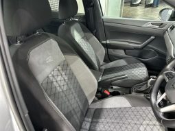 
										Volkswagen Taigo 1.0 Tsi R-Line full									