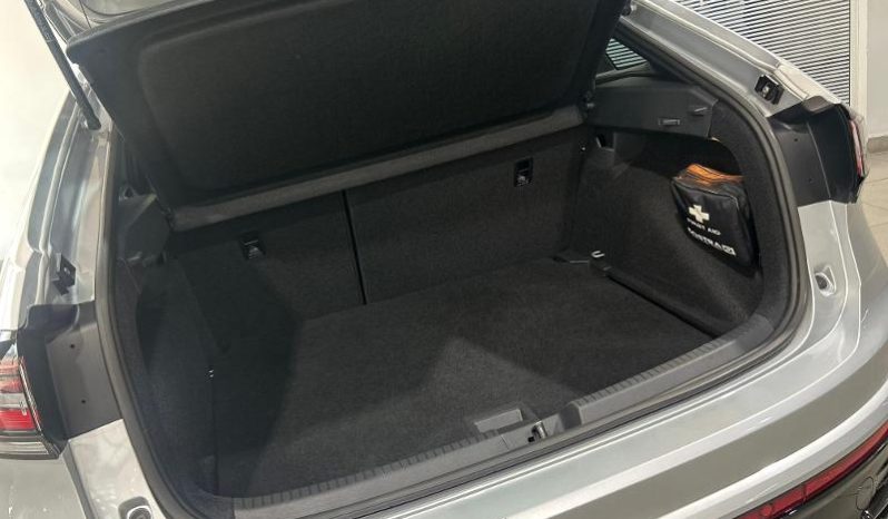 
								Volkswagen Taigo 1.0 Tsi R-Line full									