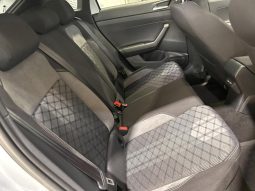 
										Volkswagen Taigo 1.0 Tsi R-Line full									