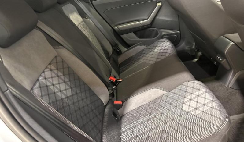 
								Volkswagen Taigo 1.0 Tsi R-Line full									