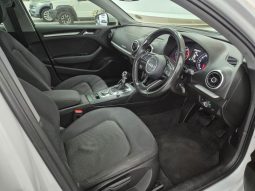
										Audi A3 Sedan 1.0 Tfsi S Tronic full									