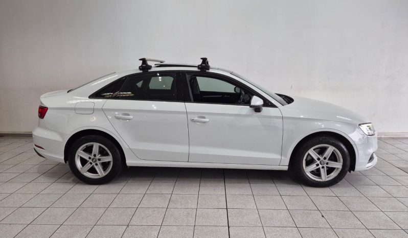 
								Audi A3 Sedan 1.0 Tfsi S Tronic full									
