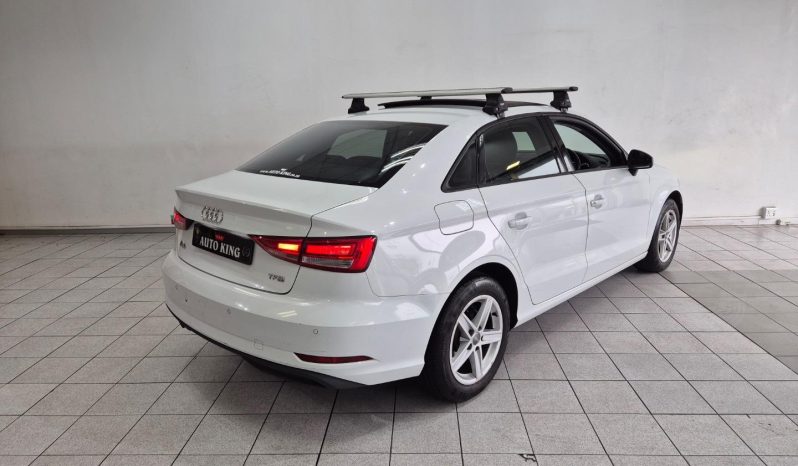 
								Audi A3 Sedan 1.0 Tfsi S Tronic full									