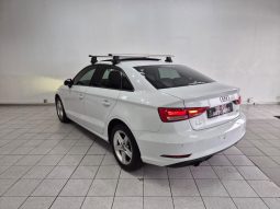 
										Audi A3 Sedan 1.0 Tfsi S Tronic full									