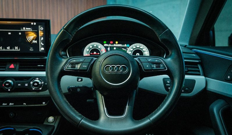 
								Audi A4 Sedan 35 Tfsi S Tronic full									