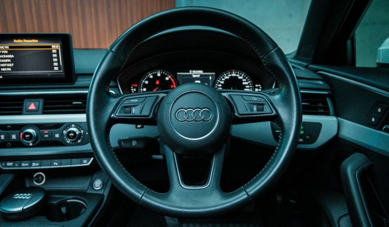 
								Audi A4 Sedan 40 Tfsi Sport S-Tronic full									