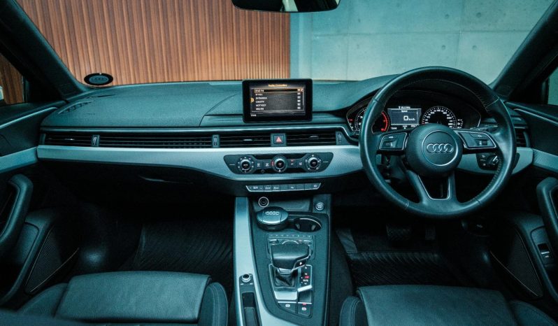 
								Audi A4 Sedan 40 Tfsi Sport S-Tronic full									