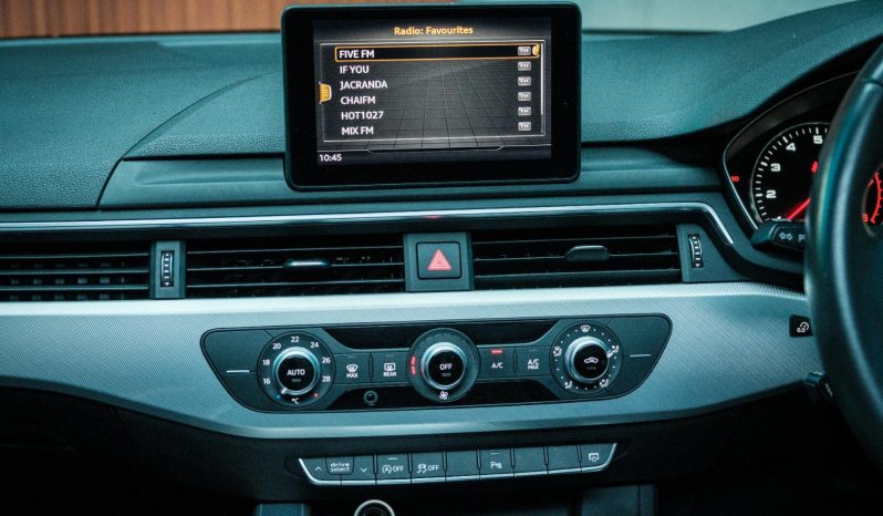 
								Audi A4 Sedan 40 Tfsi Sport S-Tronic full									