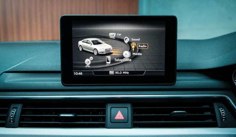 
								Audi A4 Sedan 40 Tfsi Sport S-Tronic full									