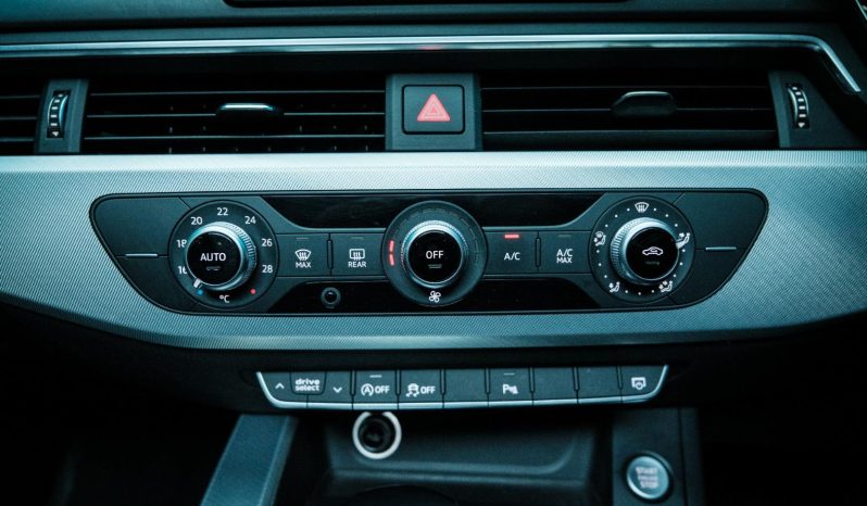 
								Audi A4 Sedan 40 Tfsi Sport S-Tronic full									