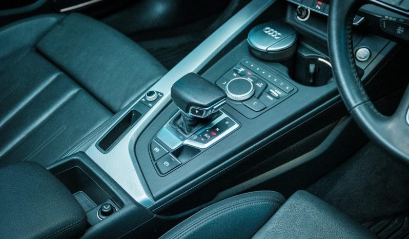 
								Audi A4 Sedan 40 Tfsi Sport S-Tronic full									