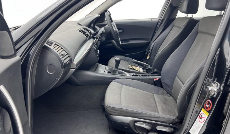 
								BMW 1 Series 5-Door 116i full									