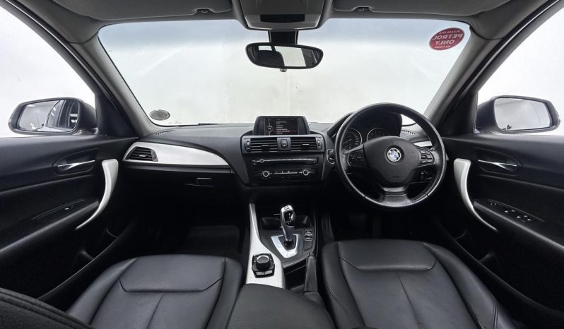 
								BMW 1 Series 5-Door 118i Steptronic full									
