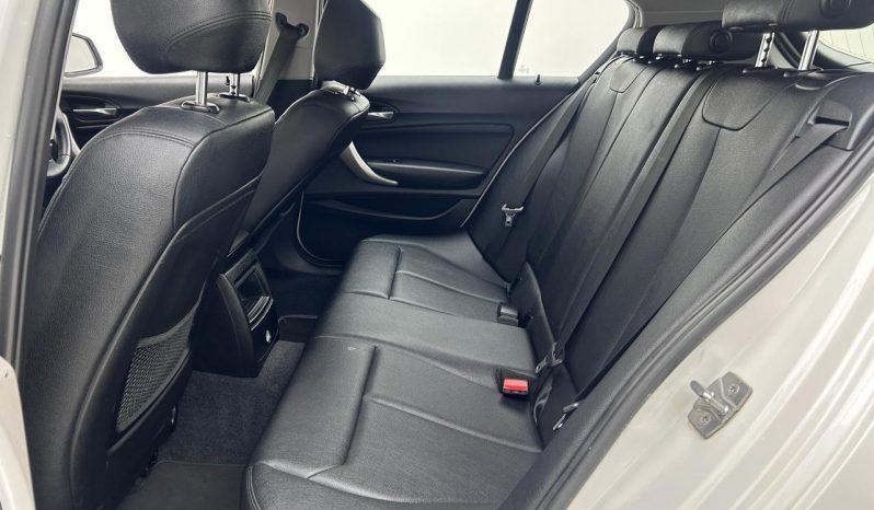 
								BMW 1 Series 5-Door 118i Steptronic full									