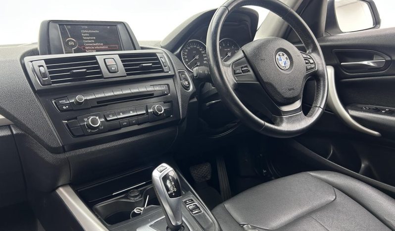 
								BMW 1 Series 5-Door 118i Steptronic full									