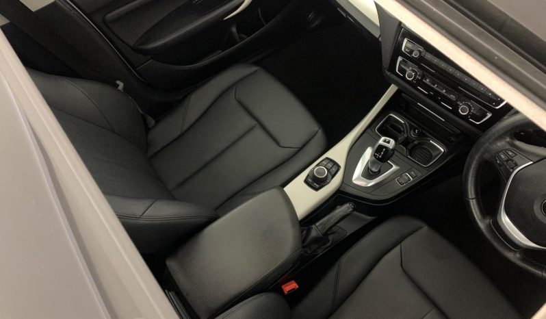 
								BMW 1 Series 5-Door Facelift 118i Steptronic full									