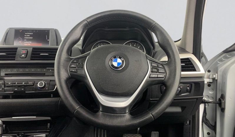 
								BMW 1 Series 5-Door Facelift 118i Steptronic full									