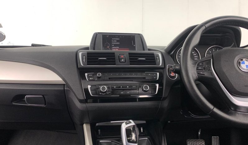 
								BMW 1 Series 5-Door Facelift 118i Steptronic full									
