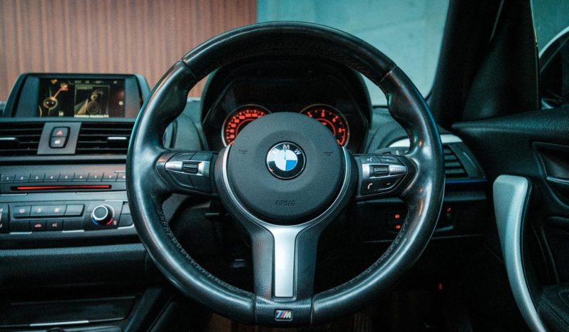 
								BMW 1 Series 5-Door Facelift 120d M Sport Steptronic full									