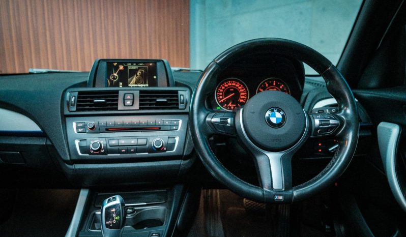 
								BMW 1 Series 5-Door Facelift 120d M Sport Steptronic full									
