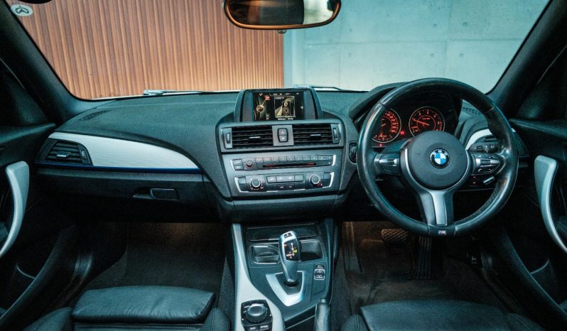 
								BMW 1 Series 5-Door Facelift 120d M Sport Steptronic full									