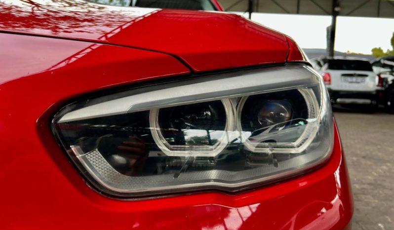 
								BMW 1 Series 5-Door Facelift 120i Steptronic full									